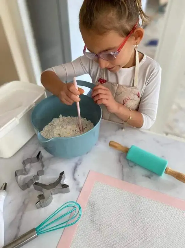 Alt view image 3 of 5 - Tovla Jr. Kids Cookbook, Cooking Apron and Hat Set with Pocket for Boys and Girls, Comfortable Cotton Canvas Perfect for Baking, Painting and Gardening, Suitable for Children Ages 4-10