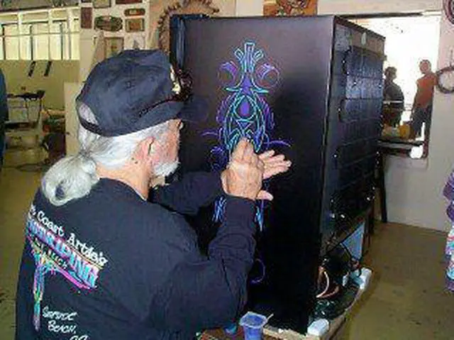 Alt view image 4 of 7 - Andrew Mack Size 00 Series Long Bob Pinstriping and Scrolling Brush Black Synthetic & Blue Squirrel Blended 1 3/4" Hair Length