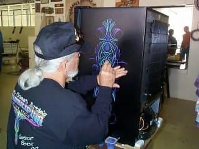 Alt view image 4 of 7 - Size 00 Series Bobbo-Mack Super Quad 4 Action Scroll Pinstriper Brush Blue Squirrel & Black Synthetic Hair