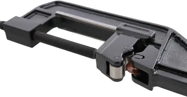 Alt view image 4 of 5 - Steel Dragon Tools® 1/4" - 4" Pipe Cutter 26212 for 1224 Pipe Threading Machine
