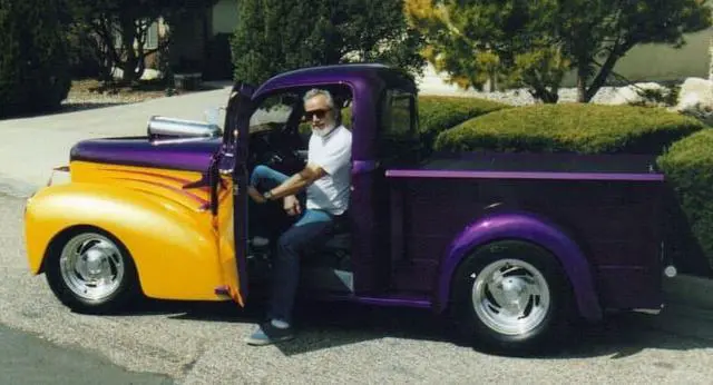 Alt view image 6 of 7 - Size 00 Series Bobbo-Mack Super Quad 4 Action Scroll Pinstriper Brush Blue Squirrel & Black Synthetic Hair