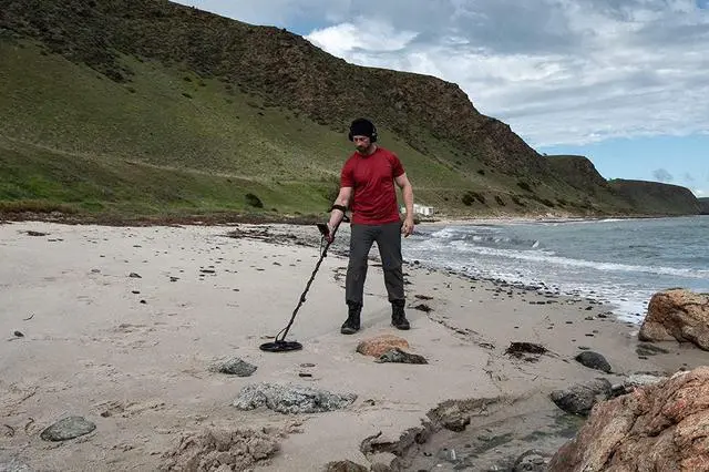 Alt view image 6 of 13 - Minelab Equinox 900 Metal Detector w/EQX 11 Double-D Coil and EQX 6 DoubleD Coil