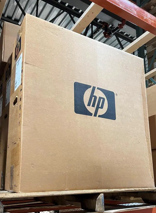 Alt view image 2 of 4 - HP 8/20Q FC 8-Ports Active Switch P/N: AQ233B