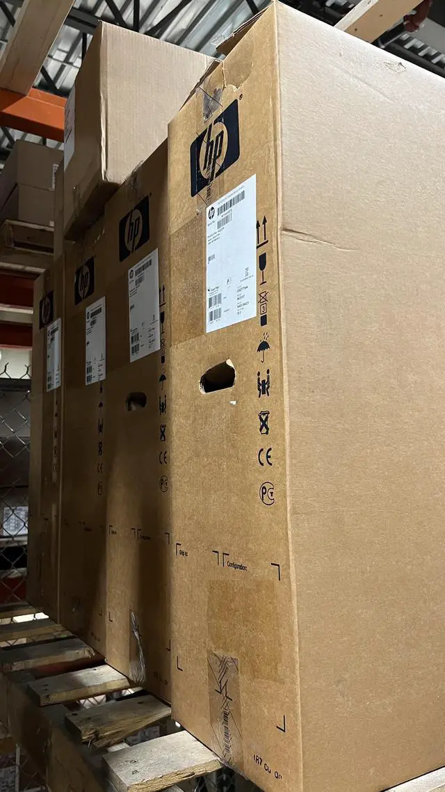 Alt view image 4 of 4 - HP 8/20Q FC 8-Ports Active Switch P/N: AQ233B