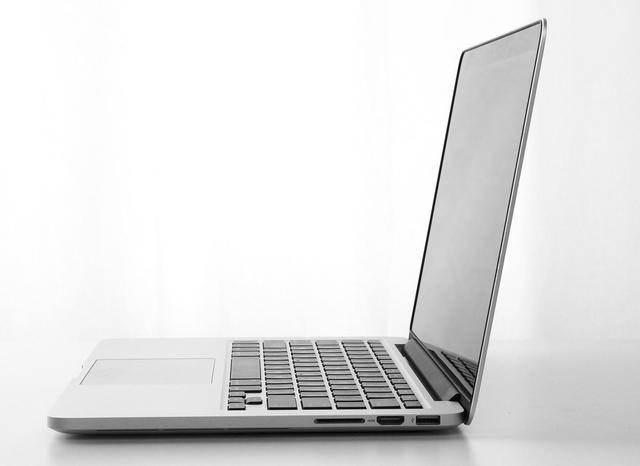 Refurbished: Apple Laptop MacBook Pro Intel Core i5 2.70GHz 8GB
