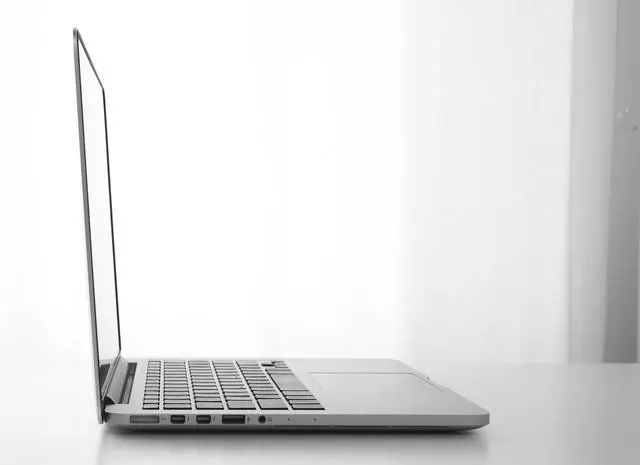 Alt view image 4 of 7 - Apple Laptop MacBook Pro Intel Core i5 2.70GHz 8GB Memory 256 GB SSD Intel Iris Graphics 6100 13.3" OS X 10.10 Yosemite MF840LL/A Grace B