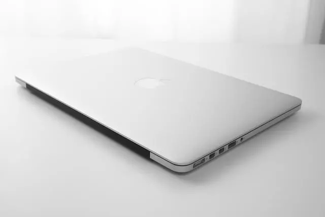 Alt view image 7 of 7 - Apple Laptop MacBook Pro Intel Core i5 2.70GHz 8GB Memory 256 GB SSD Intel Iris Graphics 6100 13.3" OS X 10.10 Yosemite MF840LL/A Grace B
