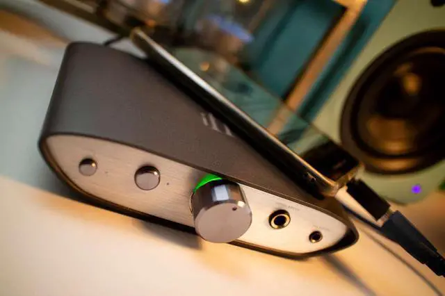 Alt view image 4 of 18 - iFi Zen DAC V2 Desktop Digital Analog Converter with USB 3.0 B Input only / Outputs: 6.3mm Unbalanced / 4.4mm Balanced / RCA - MQA DECODER - Audio System Upgrade (Unit only)