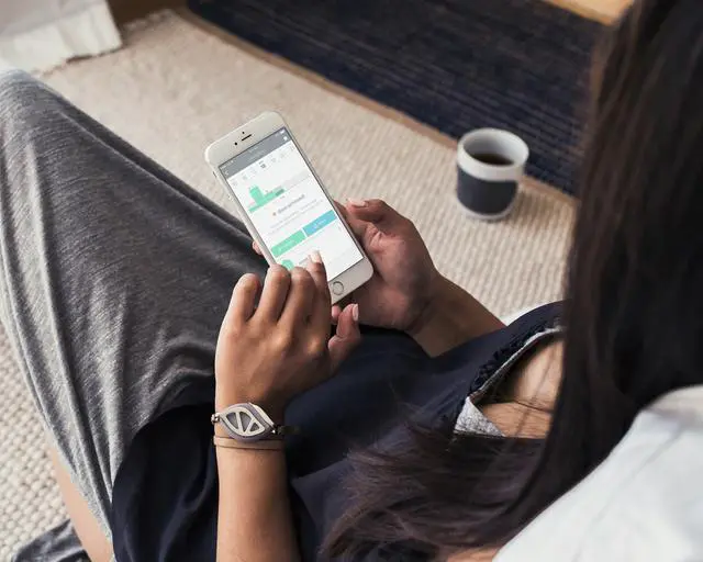 Alt view image 9 of 13 - Leaf Urban Health Tracker/Smart Jewelry, Silver Edition