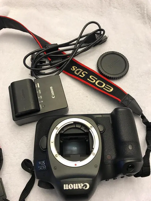 Alt view image 6 of 6 - Canon EOS 5DS Digital SLR (Body Only) International Version