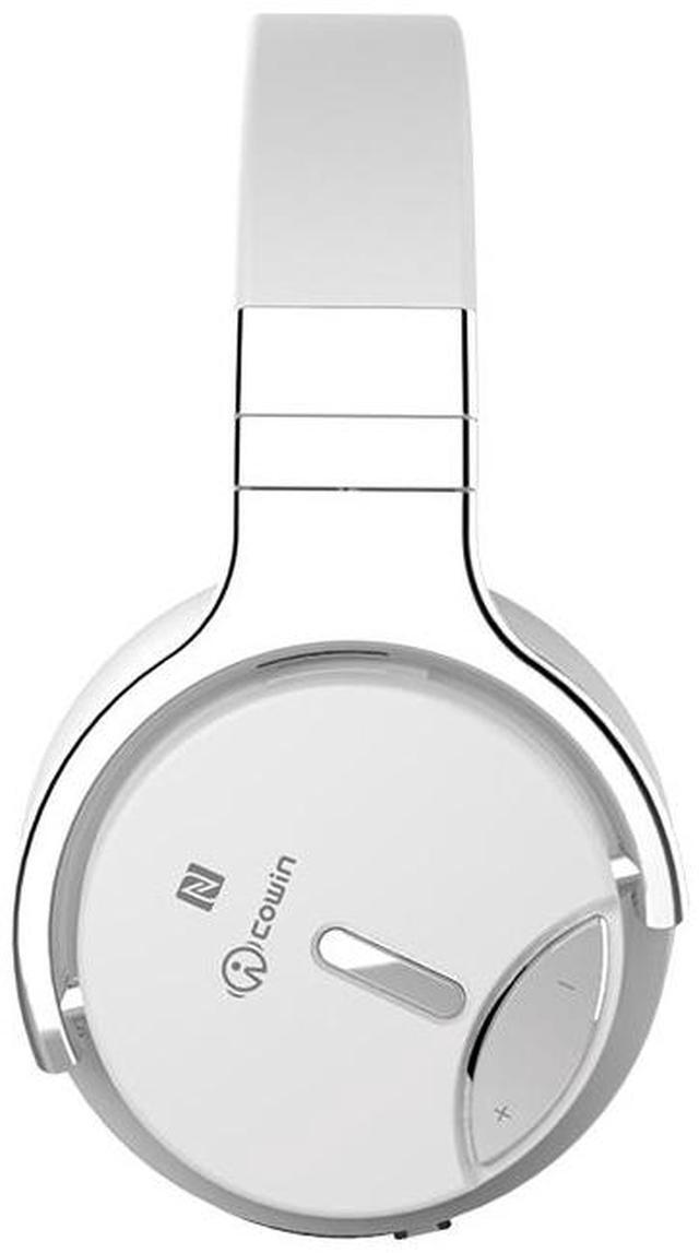 Alt view image 2 of 7 - Apple EarPods with 3.5mm Headphone Plug - White