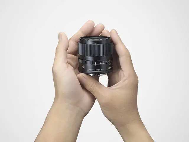 Alt view image 6 of 9 - Sigma 90mm f/2.8 DG DN Contemporary Lens for Sony E-Mount