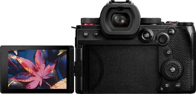 Alt view image 2 of 4 - Panasonic LUMIX S5II Mirrorless Camera with LUMIX S Series 28-200mm F4-7.1 Macro O.I.S. Lens