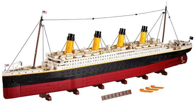Alt view image 2 of 3 - LEGO Titanic