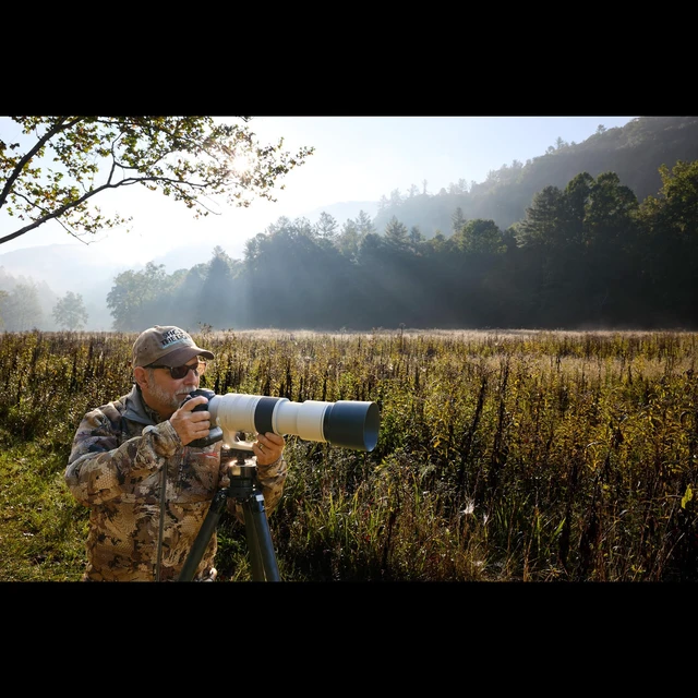 Alt view image 2 of 12 - Canon RF200-800mm F6.3-9 is USM Super-telephoto Zoom Lens, Mirrorless, Powerful Zoom Range, Comfortable Handheld Shooting, for Wildlife, Nature, Outdoor Sports, Compact & Lightweight