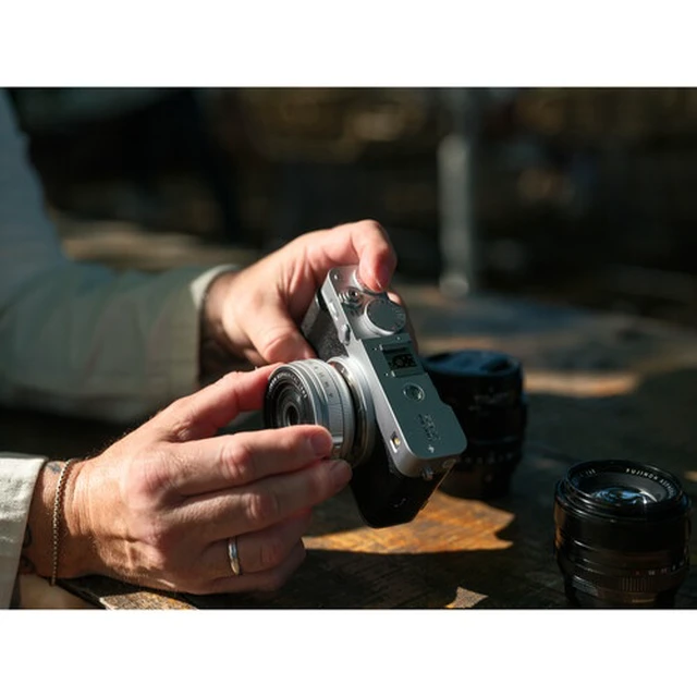 Alt view image 7 of 7 - FUJIFILM X-E5 Mirrorless Digital Camera (Silver), 2x 64GB Memory Card