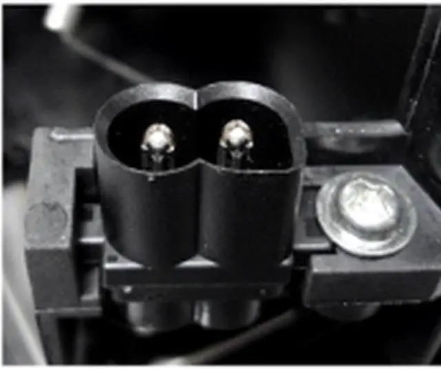 Alt view image 2 of 3 - Panasonic PT-AE4000U  OEM Replacement Projector Lamp . Includes New Philips UHM 170W Bulb and Housing