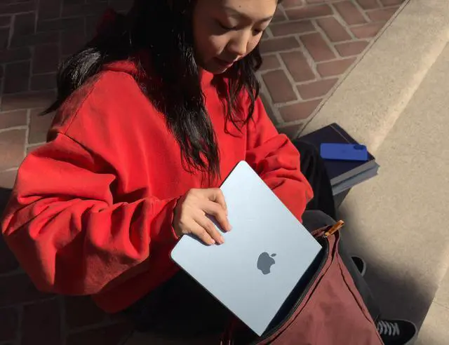 Alt view image 5 of 7 - Apple 15.3" MacBook Air Apple M2 8-Core Chip 10-Core GPU 16GB RAM 1TB SSD Silver (2023)