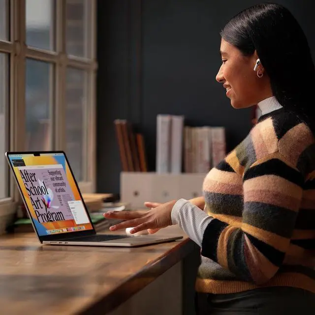 Alt view image 5 of 7 - Apple 15.3" MacBook Air Apple M2 8-Core Chip 10-Core GPU 16GB RAM 1TB SSD Starlight (2023)