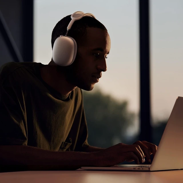 Alt view image 6 of 8 - Apple AirPods Max - Green