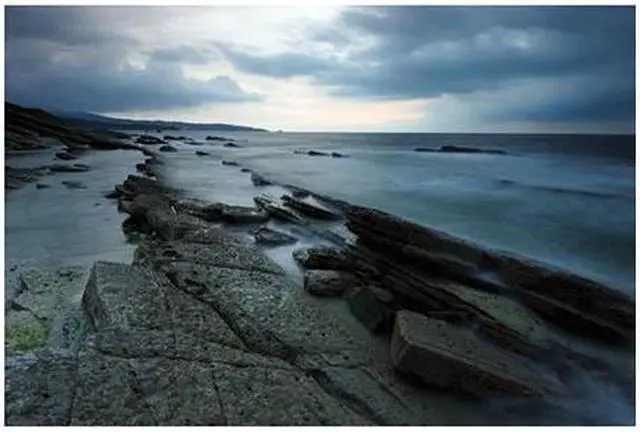 Alt view image 7 of 16 - Cokin Gradual Grey G2 (Soft ND8) Z121S Filter