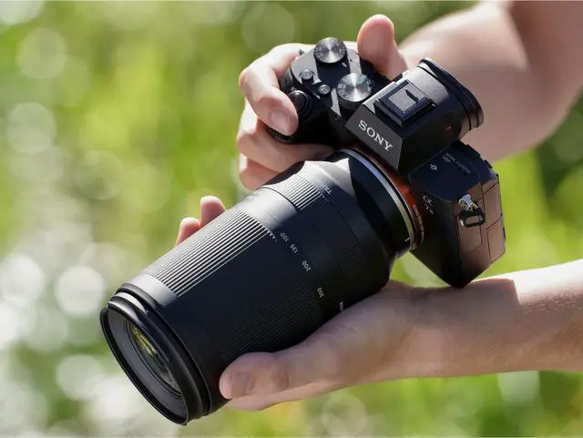 Alt view image 2 of 5 - Tamron 70-300mm F/4.5-6.3 Di III RXD Lens A047 f/ Sony E-mount Mirrorless Camera Bundle