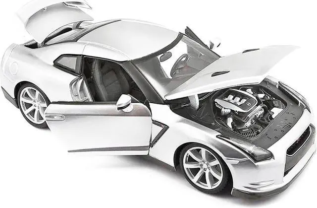 Alt view image 2 of 4 - 2009 Nissan GT-R R35 Silver 1/18 Diecast Model Car by Bburago