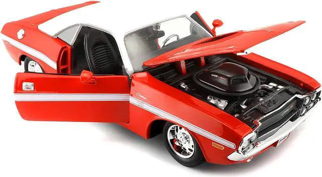 Alt view image 4 of 6 - Maisto 31263r 1970 Dodge Challenger R & T Coupe Red 1-24 Diecast Model Car