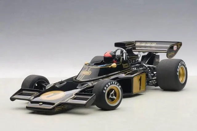 Main image of Lotus 72E 1973 Emerson Fittipaldi #1 with Driver Figure in Cockpit 1/18 Model Car by Autoart