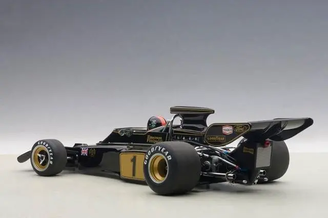 Alt view image 4 of 4 - Lotus 72E 1973 Emerson Fittipaldi #1 with Driver Figure in Cockpit 1/18 Model Car by Autoart