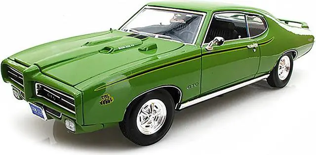 Alt view image 2 of 3 - 1969 Pontiac GTO Judge Green 1/18 Diecast Car Model by Motormax