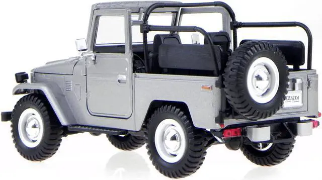Alt view image 6 of 6 - Motormax 79330s Toyota FJ40 FJ 40 Convertible Silver 1-24 Diecast Model Car