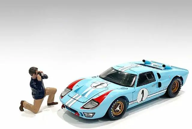 Alt view image 3 of 5 - "Race Day 2" Figurine IV for 1/18 Scale Models by American Diorama