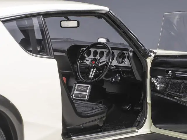 Alt view image 9 of 15 - Nissan Skyline 2000GT-R (KPGC110) RHD (Right Hand Drive) White 1/18 Model Car by Autoart