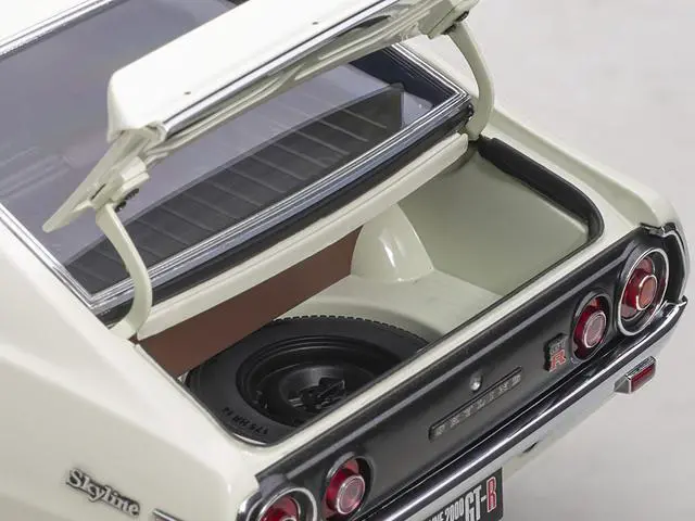 Alt view image 10 of 15 - Nissan Skyline 2000GT-R (KPGC110) RHD (Right Hand Drive) White 1/18 Model Car by Autoart