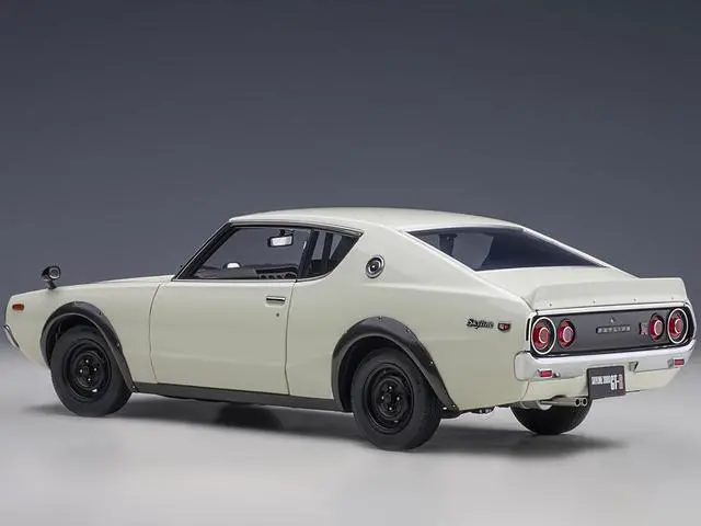 Alt view image 11 of 15 - Nissan Skyline 2000GT-R (KPGC110) RHD (Right Hand Drive) White 1/18 Model Car by Autoart