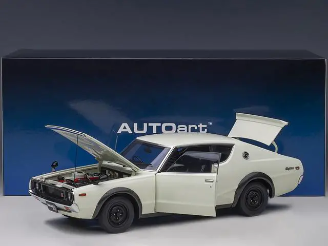 Alt view image 12 of 15 - Nissan Skyline 2000GT-R (KPGC110) RHD (Right Hand Drive) White 1/18 Model Car by Autoart