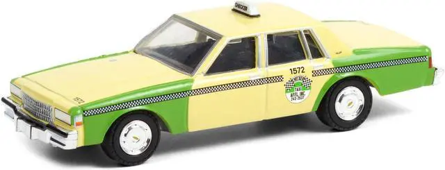 Alt view image 4 of 5 - 1987 Chevrolet Caprice Yellow and Green "Chicago Checker Taxi Affl Inc." "Hobby Exclusive" 1/64 Diecast Model Car by Greenlight
