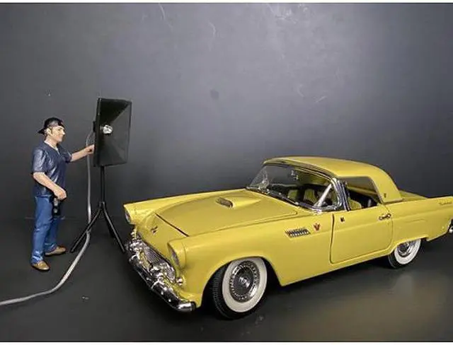 Alt view image 3 of 4 - "Weekend Car Show" Figurine V for 1/24 Scale Models by American Diorama