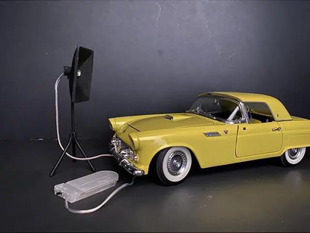 Alt view image 5 of 7 - Photographer Lighting Kit Set of 2 Lights for 1/24 Scale Models by American Diorama 38439