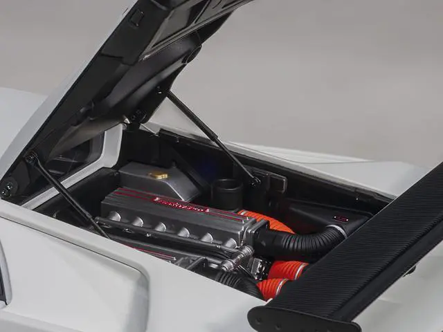 Alt view image 6 of 9 - Lamborghini Diablo SV-R Impact White 1/18 Model Car by Autoart