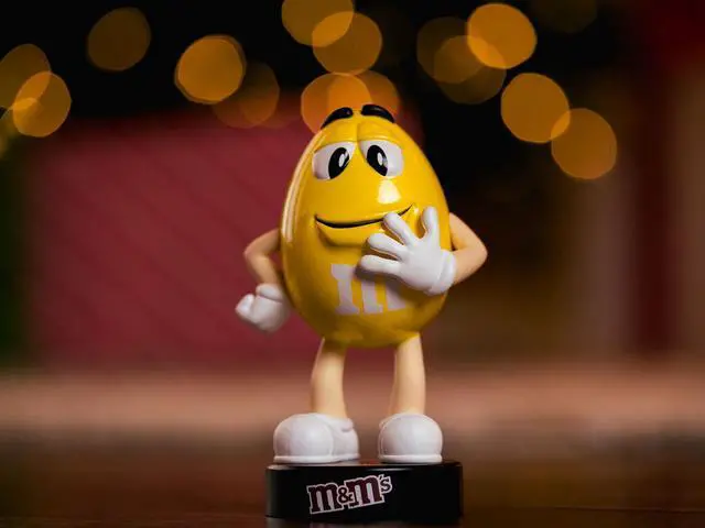 Alt view image 4 of 4 - Yellow M&M's 5.25" Diecast Figurine "Metalfigs" Series by Jada