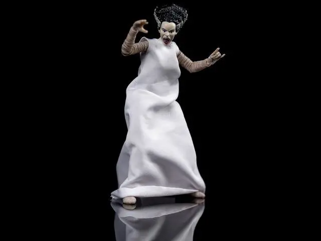 Alt view image 5 of 7 - The Bride of Frankenstein 6" Moveable Figurine with Chains and Alternate Head and Hands "Universal Monsters" Series by Jada