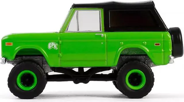 Alt view image 3 of 8 - 1969 Ford Bronco Green with Black Top "San Diego Comic-Con 2024 Exclusive" 1/64 Diecast Model Car by Greenlight