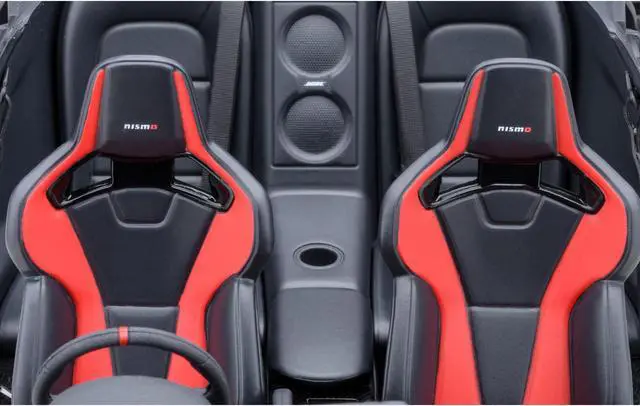 Alt view image 5 of 6 - 2022 Nissan GT-R (R35) Nismo Special Edition RHD Vibrant Red with Carbon Hood and Top 1/18 Model Car by Autoart