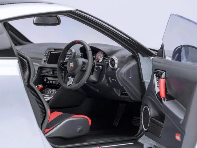 Alt view image 3 of 6 - 2022 Nissan GT-R (R35) Nismo Special Edition RHD Ultimate Metal Silver with Carbon Hood and Top 1/18 Model Car by Autoart