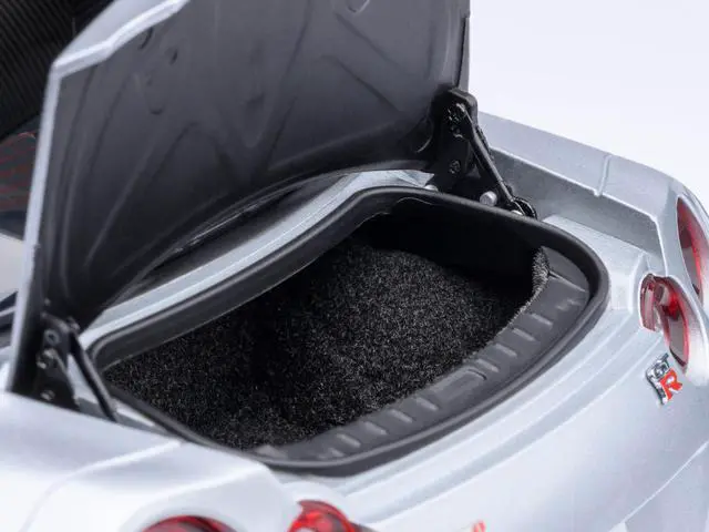 Alt view image 5 of 6 - 2022 Nissan GT-R (R35) Nismo Special Edition RHD Ultimate Metal Silver with Carbon Hood and Top 1/18 Model Car by Autoart