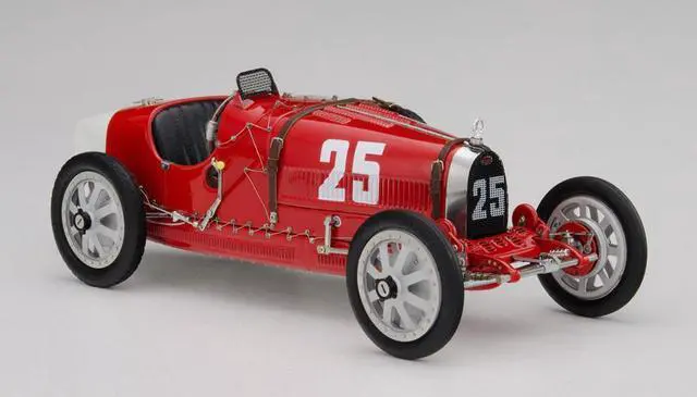 Main image of Bugatti T35 #25 National Colour Project Grand Prix Portugal Ltd Ed to 500 pcs Worldwide 1/18 Diecast Model Car by CMC