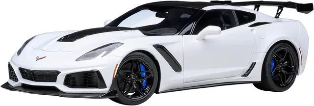 Main image of 2019 Chevrolet Corvette C7 ZR1 Arctic White with Carbon Top 1/18 Model Car by Autoart