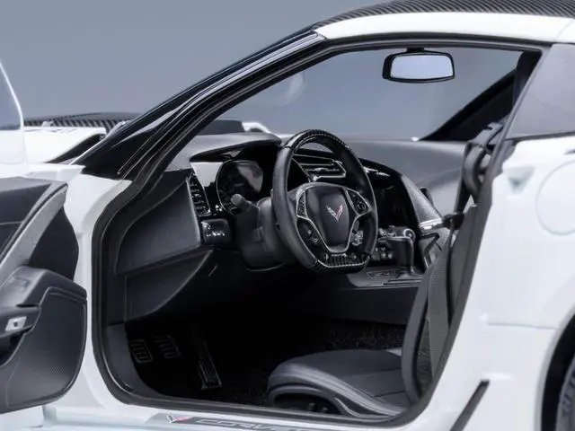 Alt view image 4 of 6 - 2019 Chevrolet Corvette C7 ZR1 Arctic White with Carbon Top 1/18 Model Car by Autoart